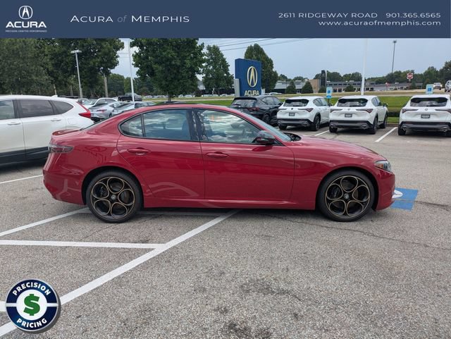 Used 2025 Alfa Romeo Giulia AWD w/ Driving Assist Package image 8