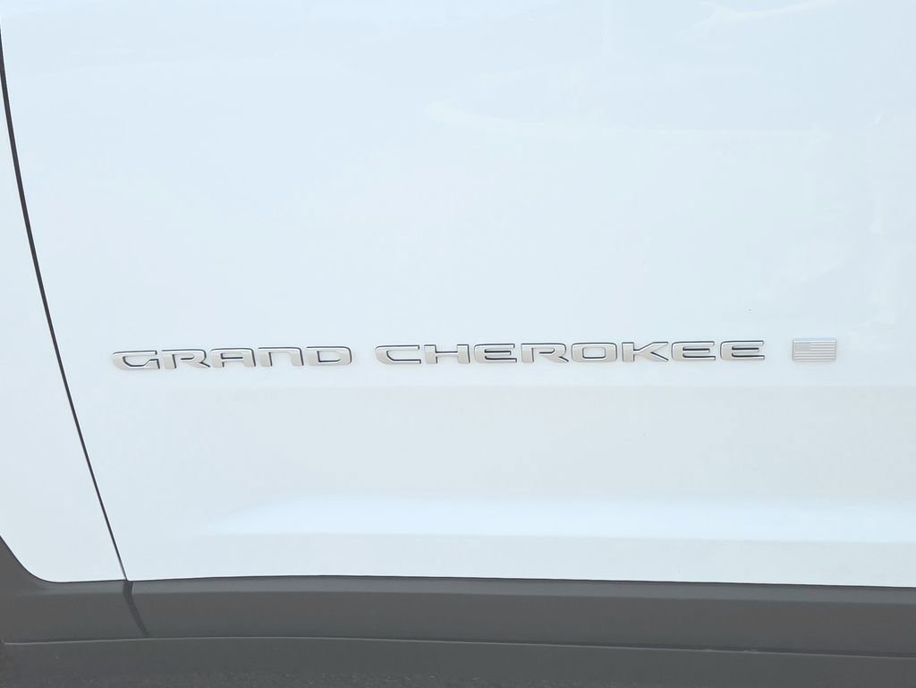Used 2025 Jeep Grand Cherokee Limited AWD/4WD image 28