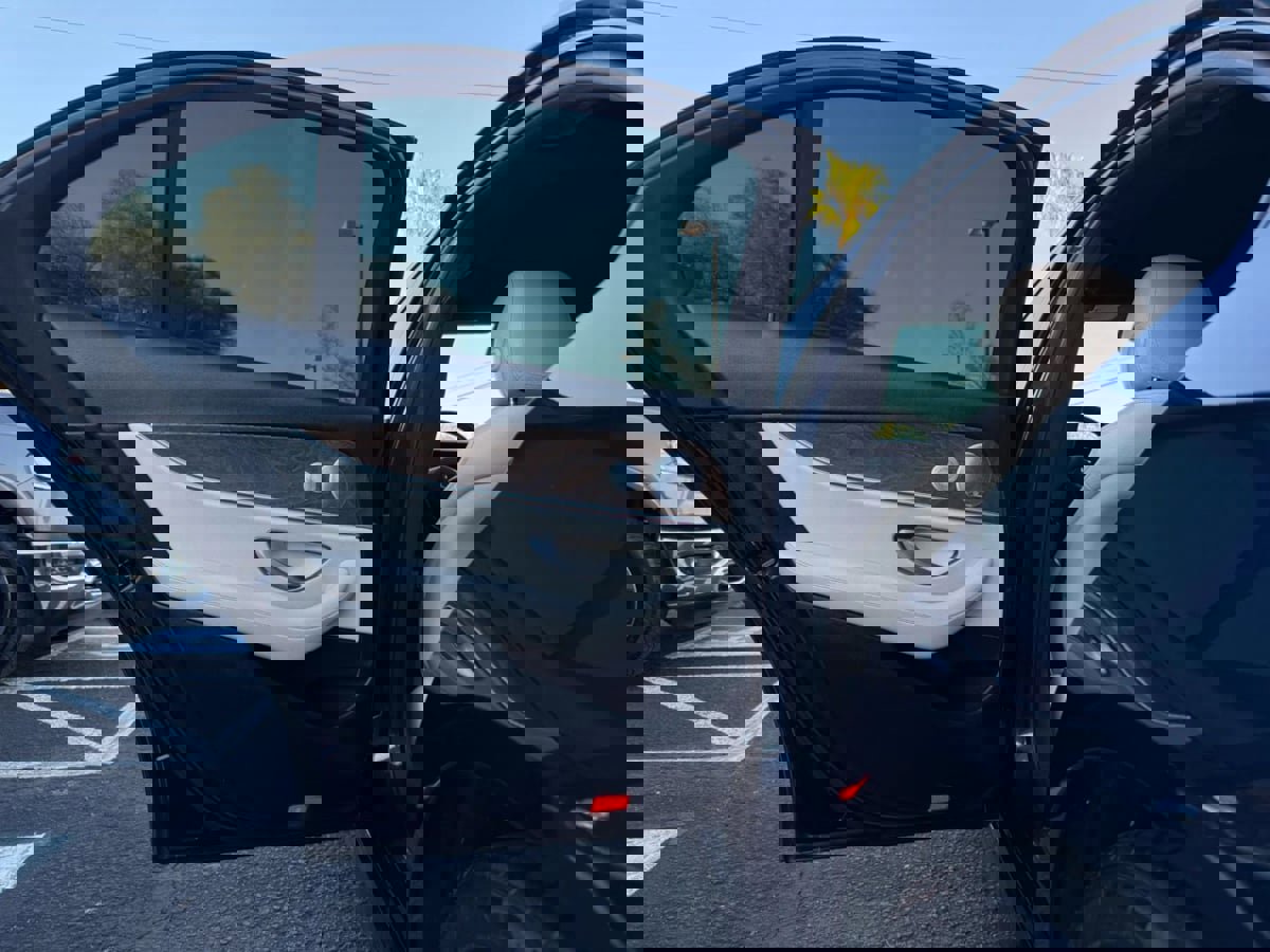 Used 2018 Mercedes-Benz E 300 image 35