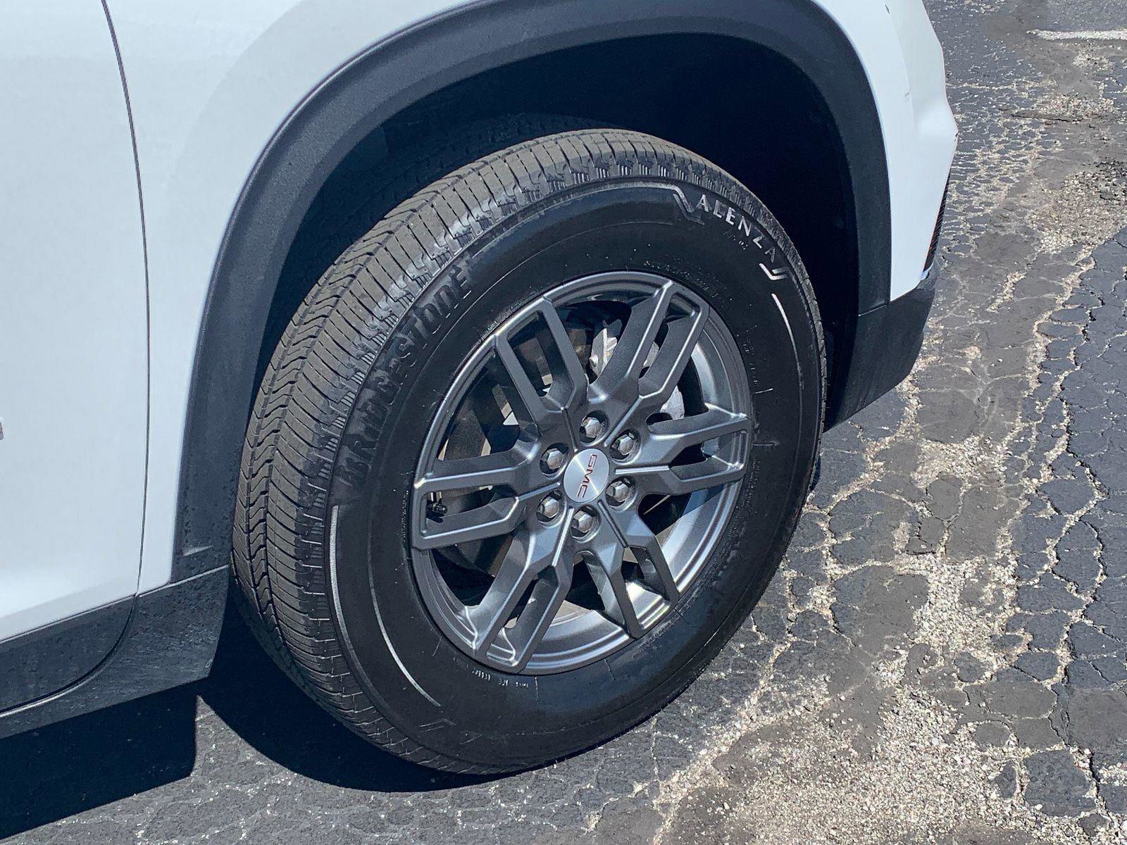 Used 2025 GMC Acadia Elevation image 9