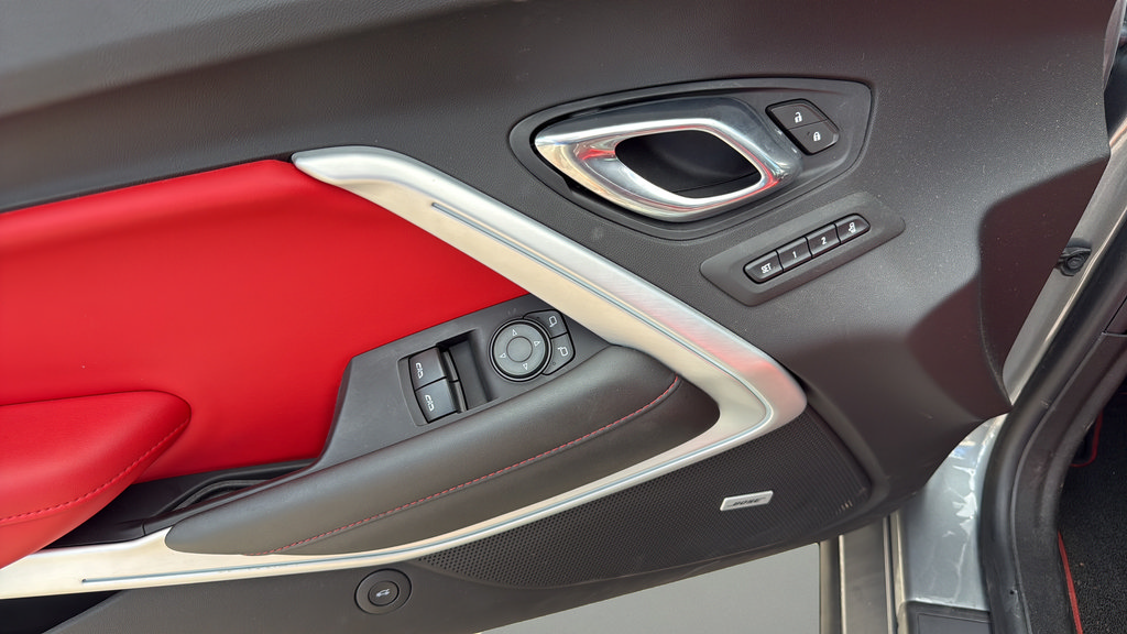 Used 2020 Chevrolet Camaro SS RWD image 11