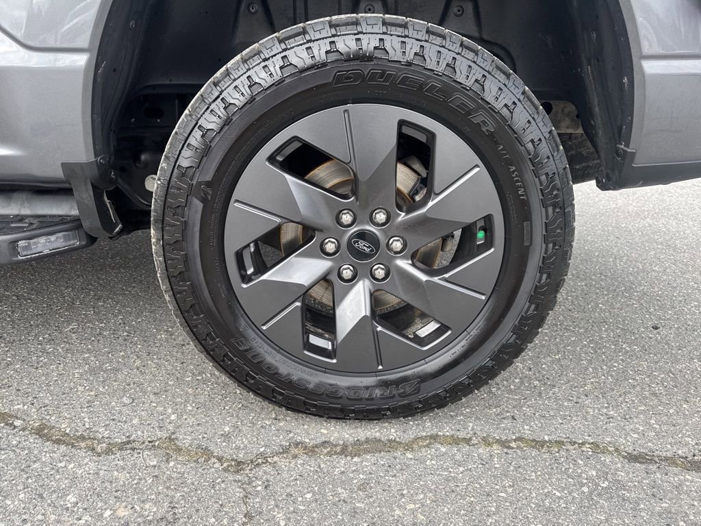 Used 2022 Ford F150 Lightning Lariat image 30