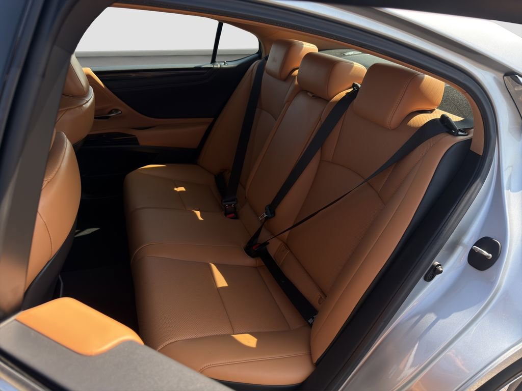 Used 2024 Lexus ES 350 w/ Accessory Package (Z2) image 13