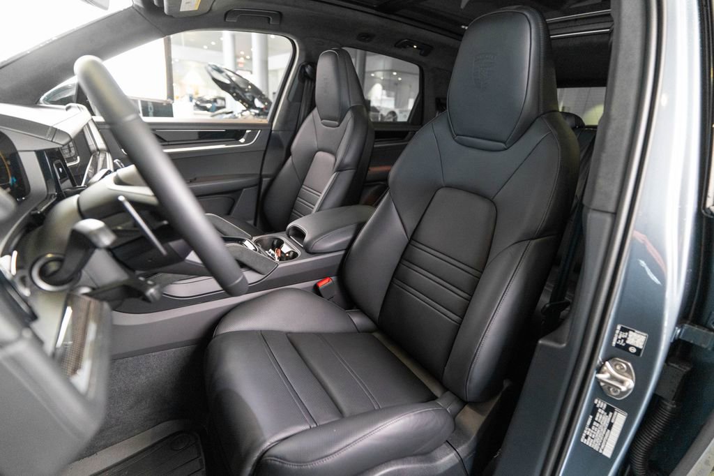 New 2026 Porsche Cayenne Turbo AWD/4WD image 5