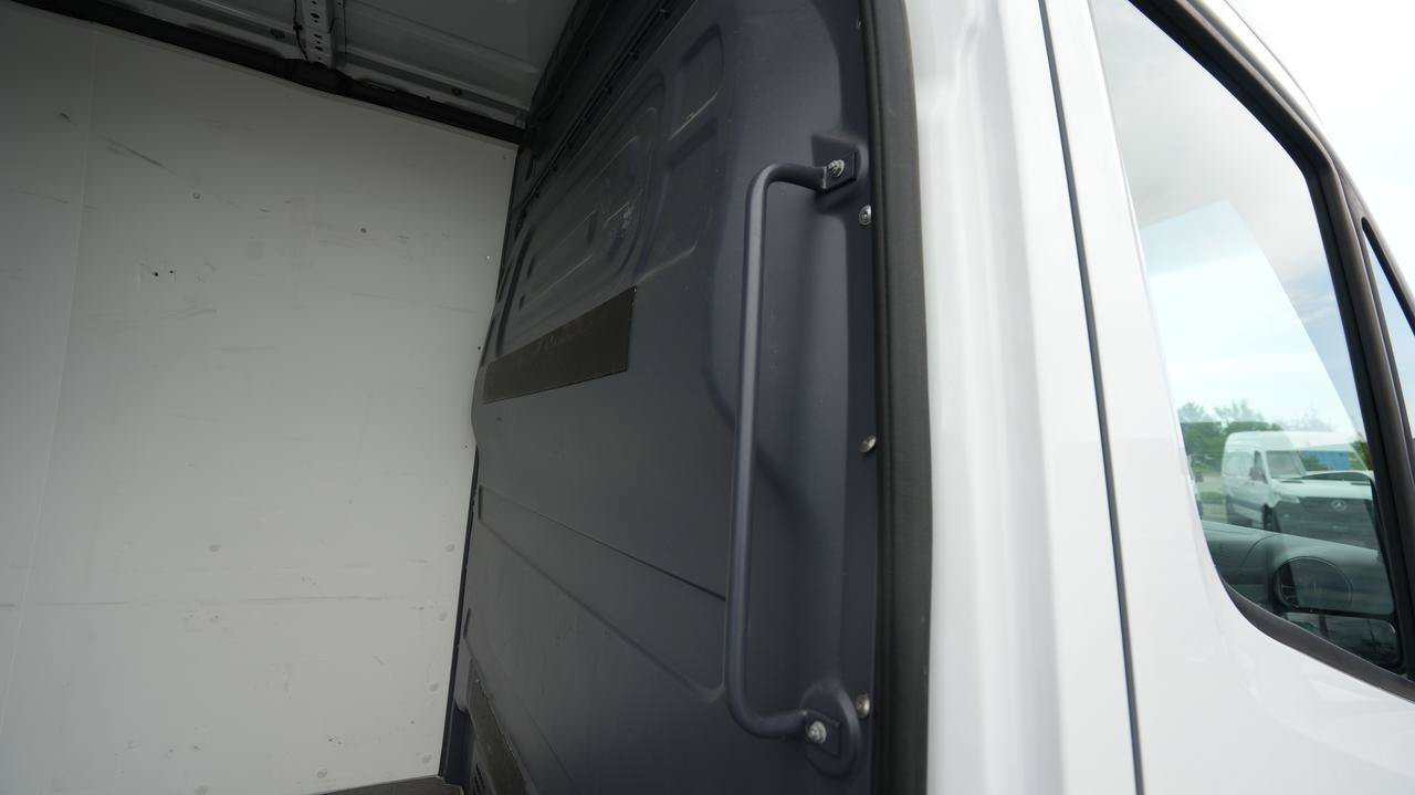 Used 2024 Mercedes-Benz Sprinter 2500 image 12