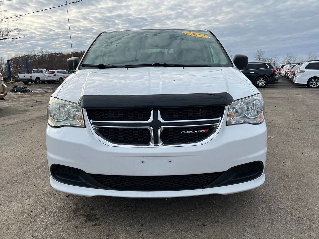 Used 2017 Dodge Grand Caravan SE image 3