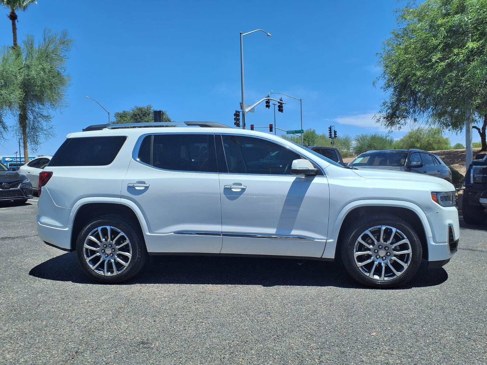Used 2023 GMC Acadia Denali w/ Denali Technology Package FWD image 4