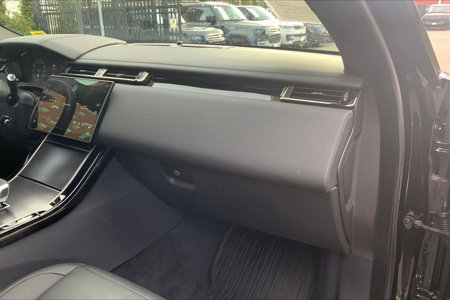 Used 2026 Land Rover Range Rover Velar Dynamic SE AWD/4WD image 18