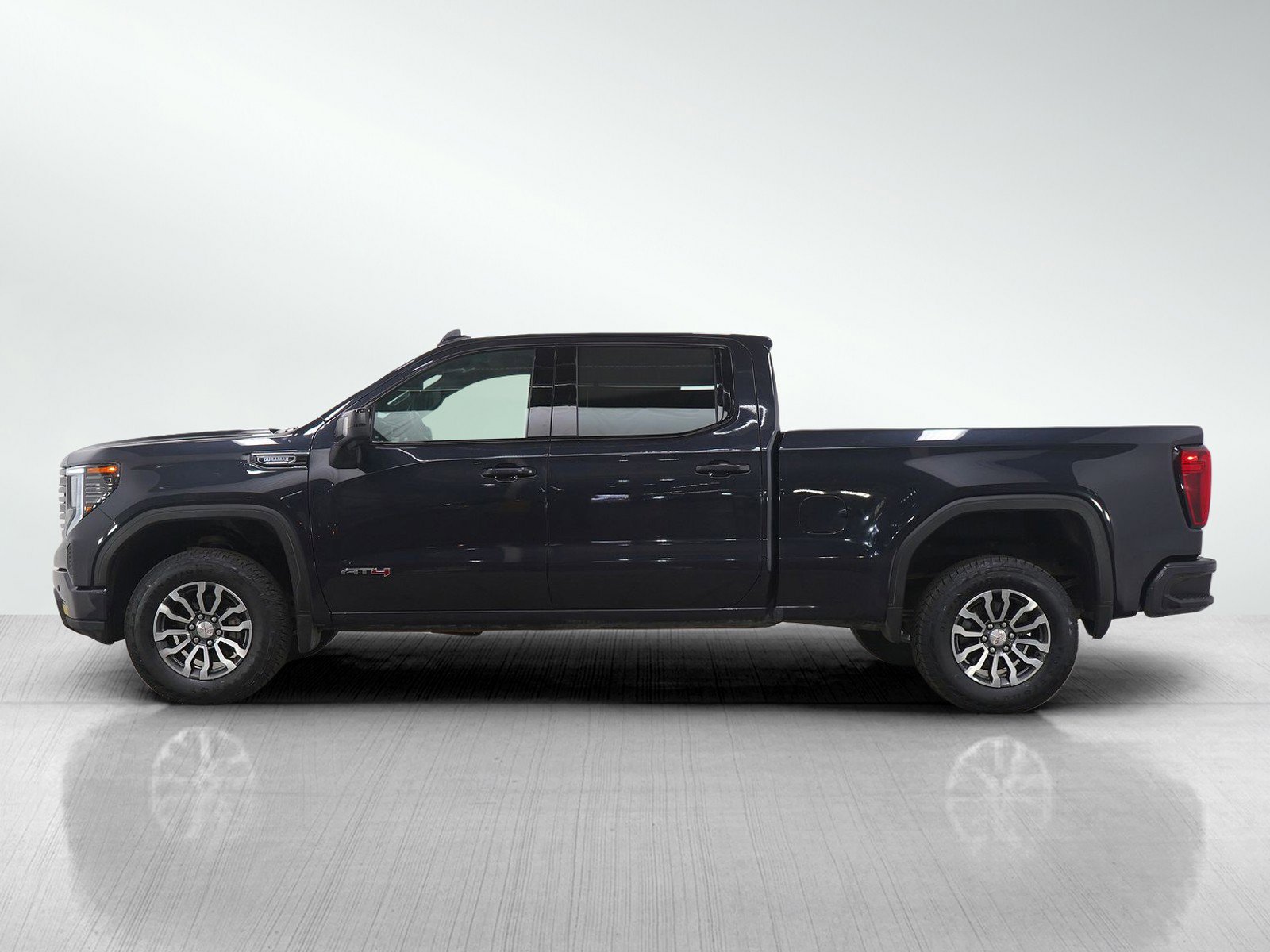 Used 2023 GMC Sierra 1500 AT4 image 2