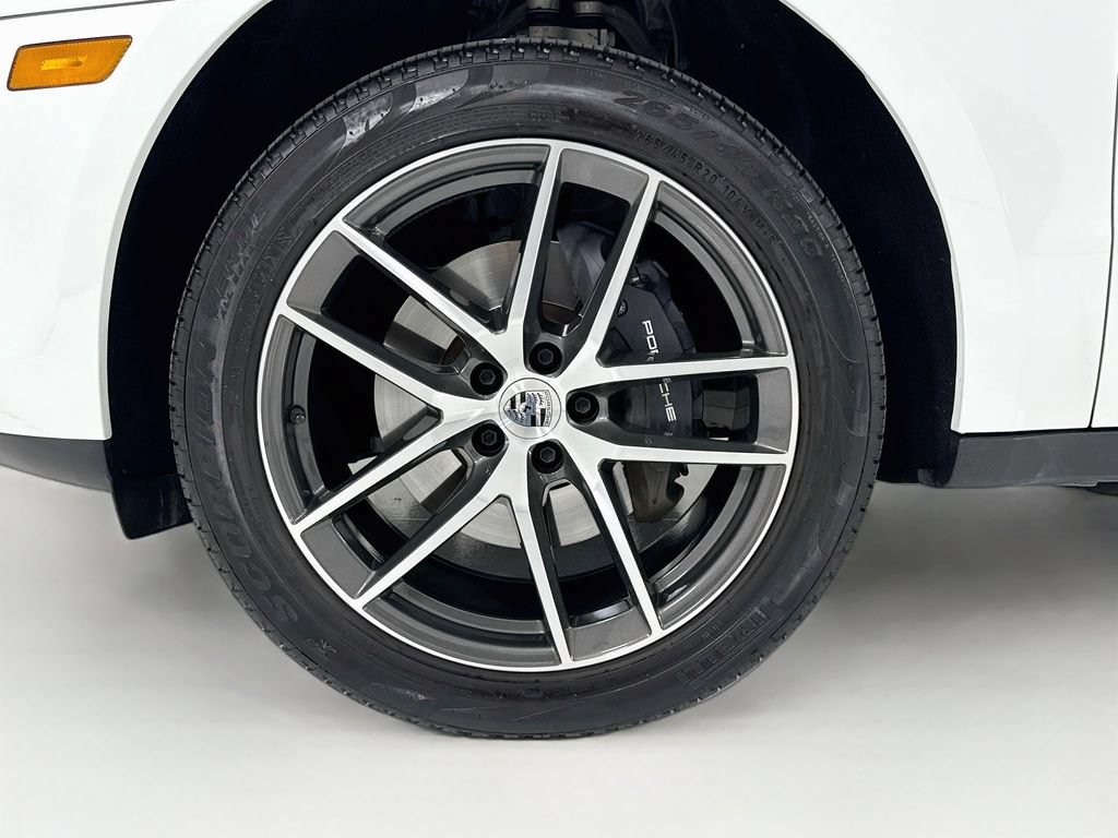 Certified 2025 Porsche Macan AWD/4WD image 33