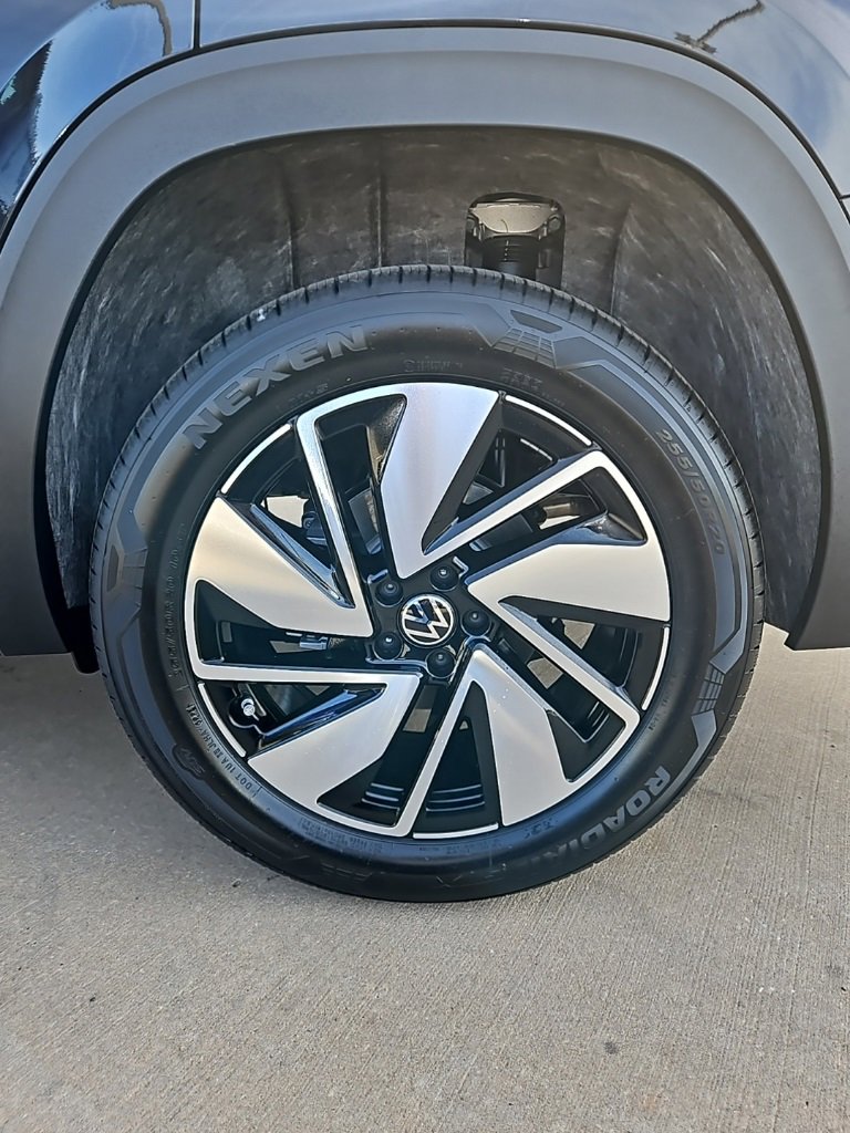 New 2026 Volkswagen Atlas SE image 9