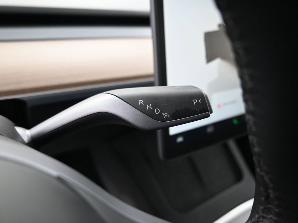 Used 2025 Tesla Model Y Long Range image 19