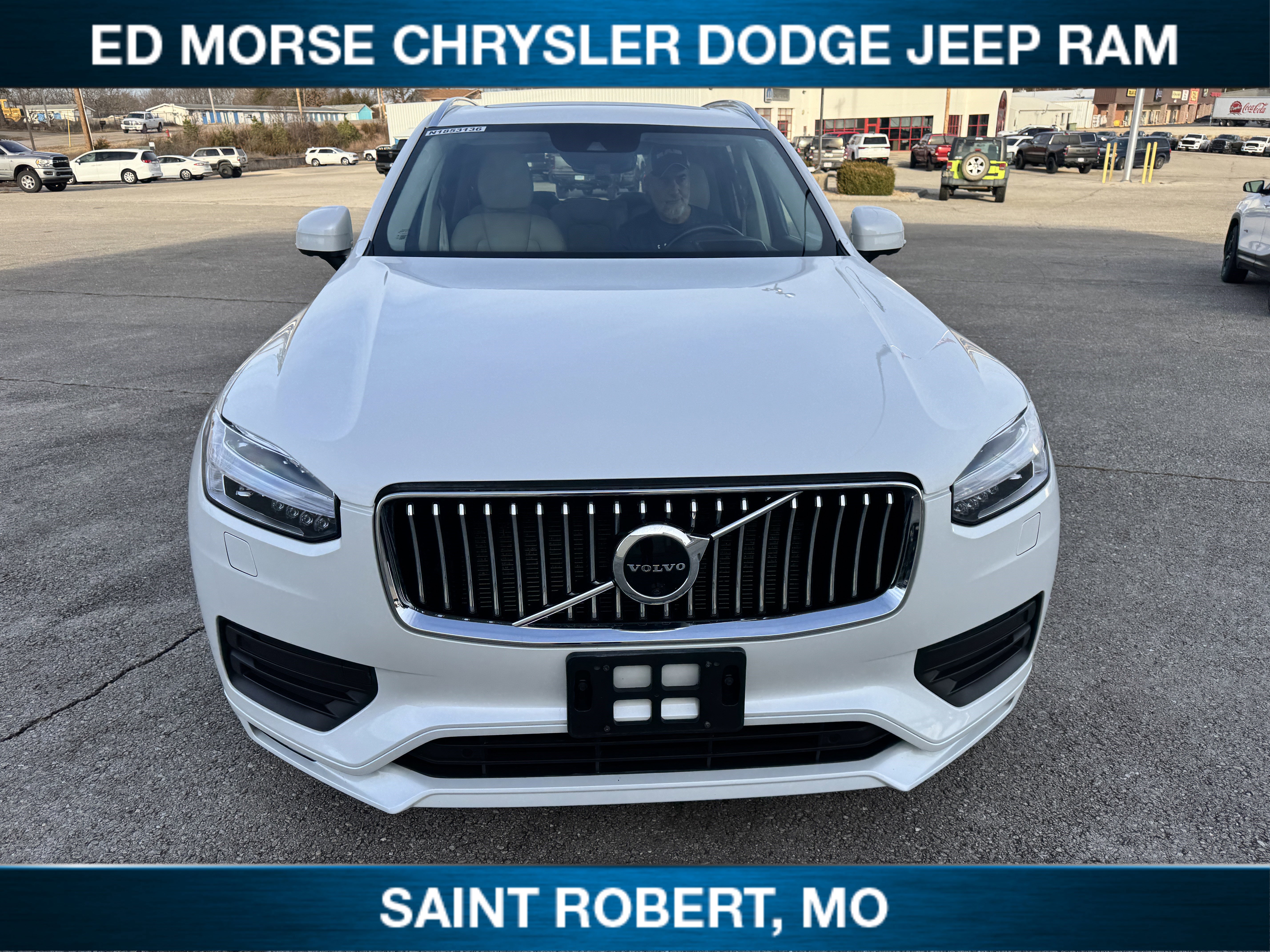 Used 2022 Volvo XC90 T6 Momentum w/ Advanced Package image 2