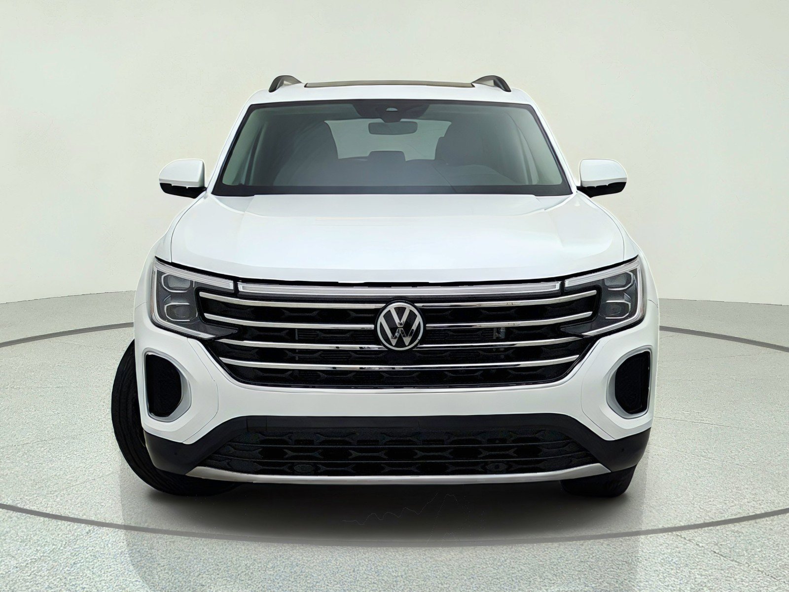 Used 2024 Volkswagen Atlas SE w/ Panoramic Sunroof Package FWD image 3