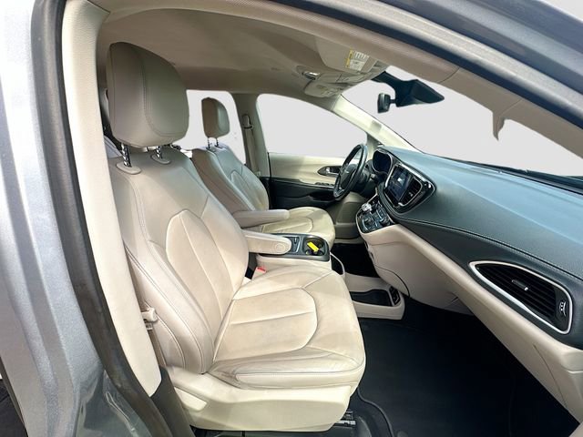 Used 2021 Chrysler Pacifica Touring-L FWD image 30