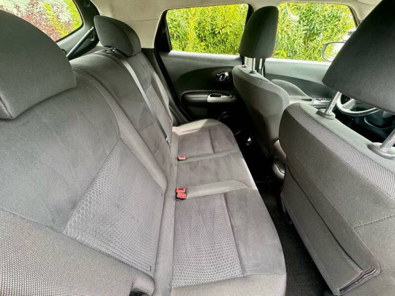 Used 2015 Nissan Juke SV w/ Technology Package image 10