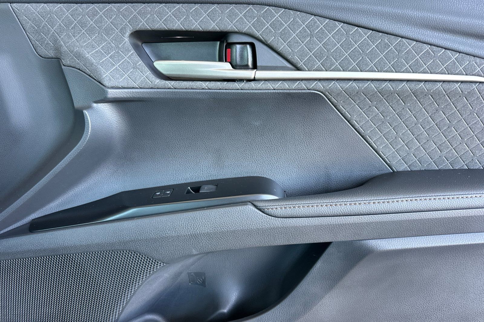 Used 2025 Toyota Camry XLE w/ Premium Package FWD image 19