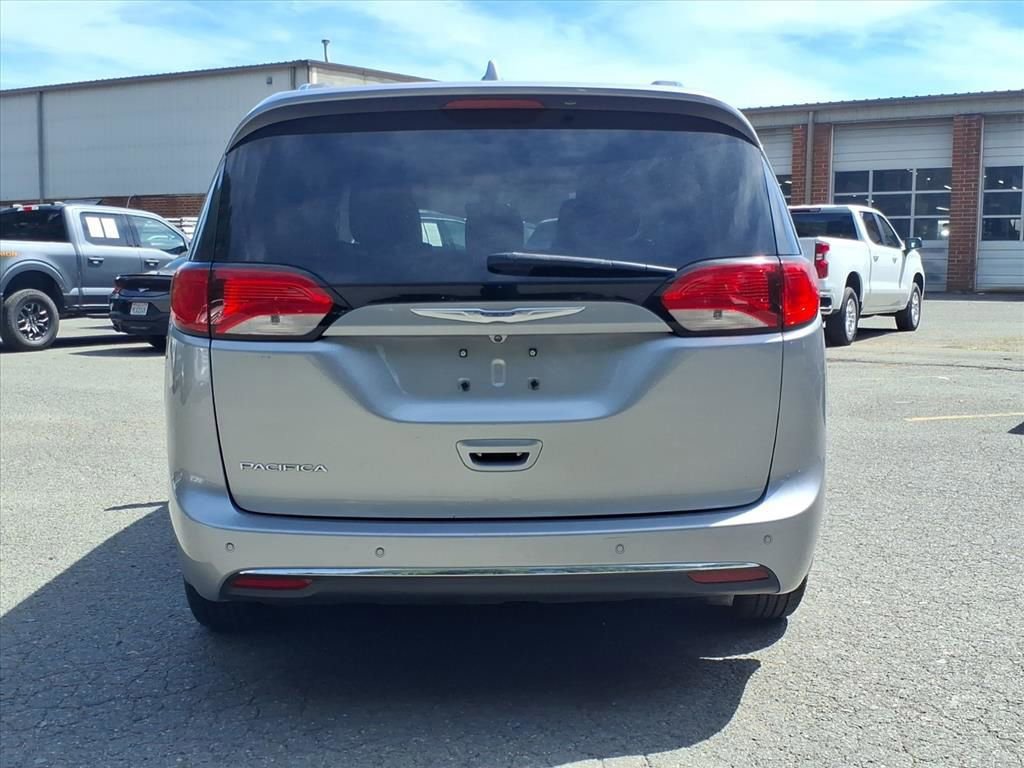 Used 2018 Chrysler Pacifica Touring-L FWD image 31