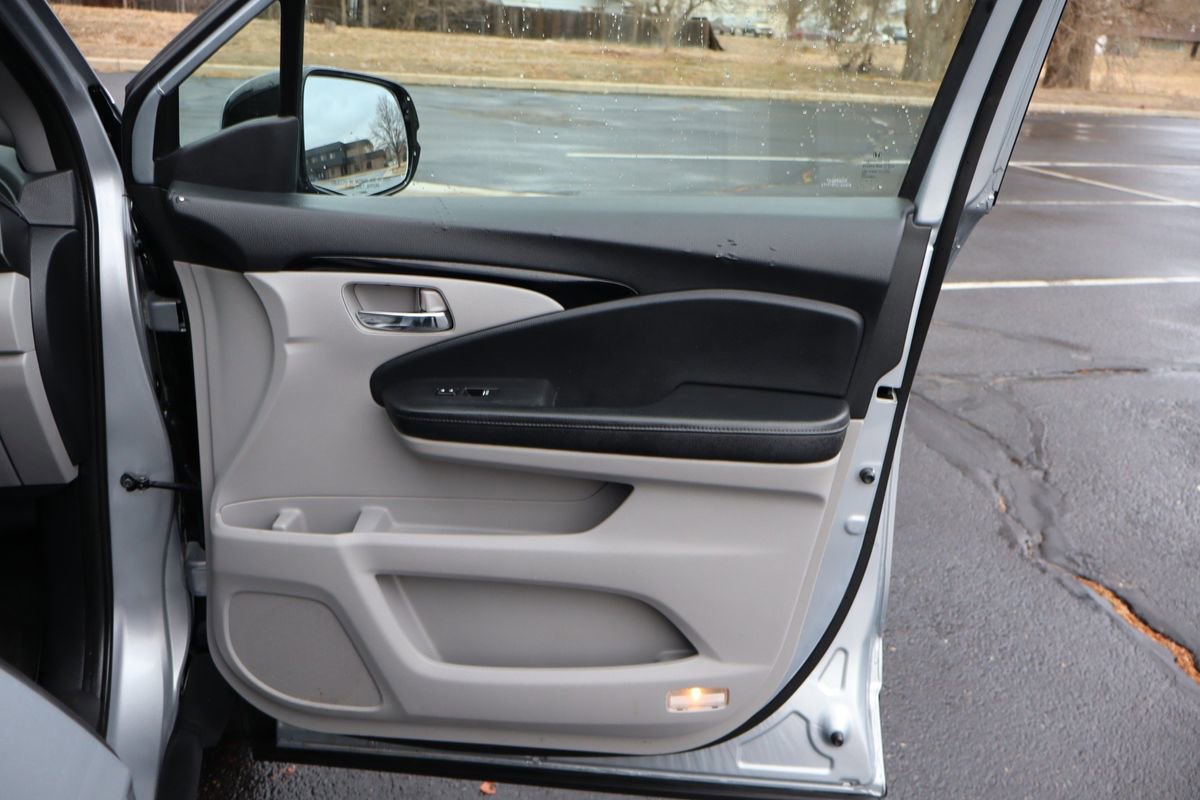 Used 2017 Honda Pilot Touring image 28