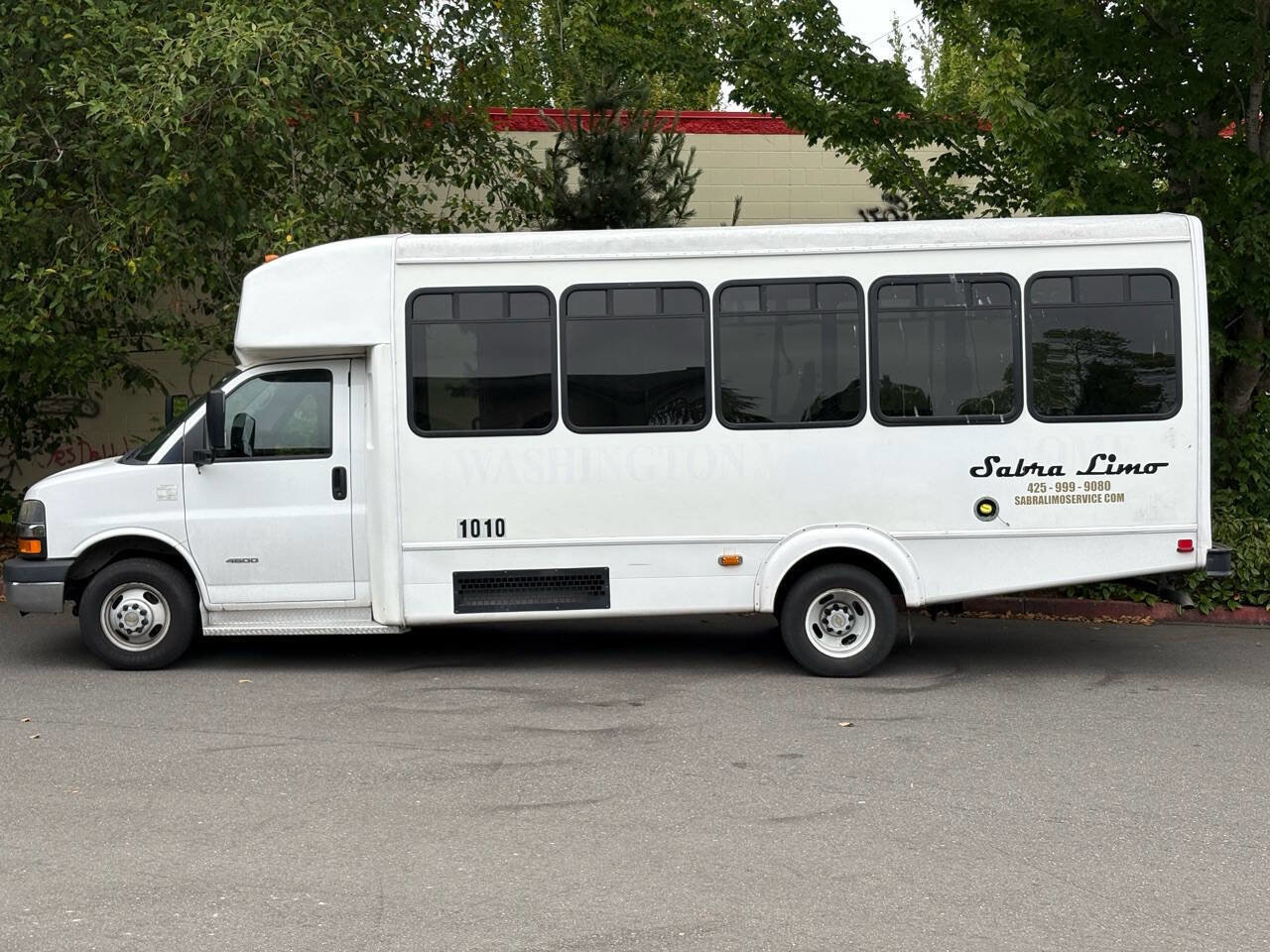 Used 2014 Chevrolet Express 4500 w/ Shuttle Bus Package RWD image 2