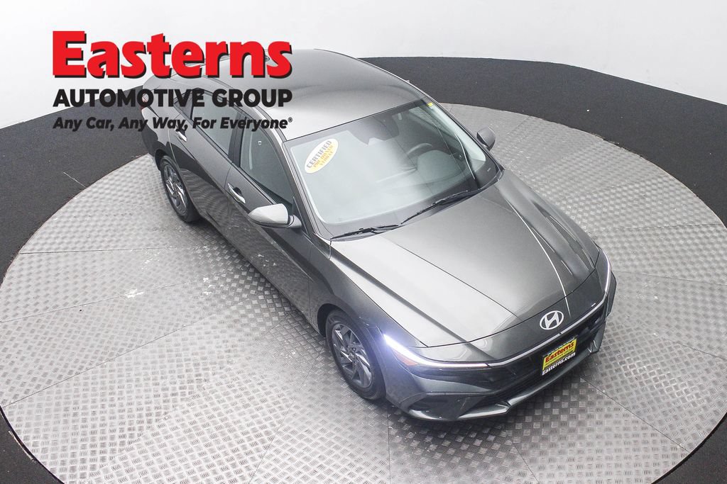 Used 2024 Hyundai Elantra SEL FWD image 3