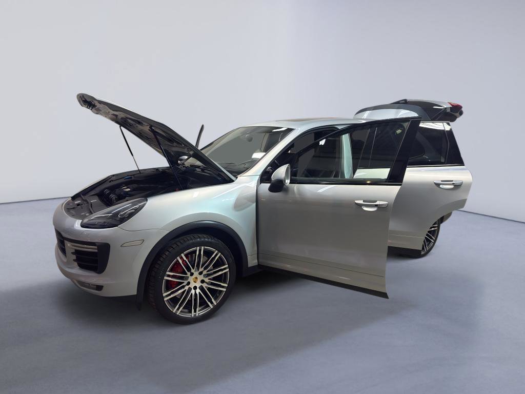 Used 2016 Porsche Cayenne Turbo image 9