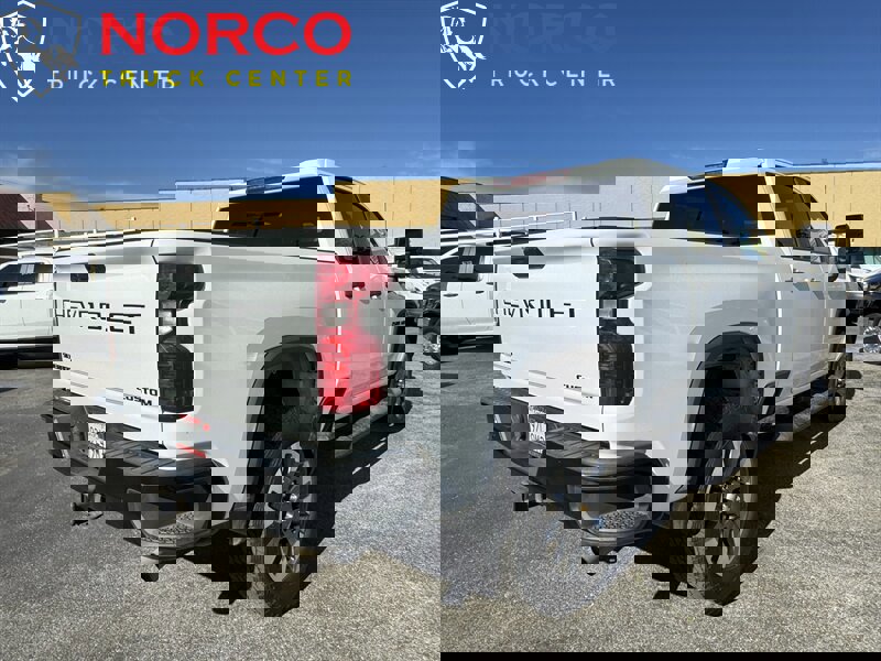 Used 2022 Chevrolet Silverado 2500 Custom w/ Custom Convenience Package image 8