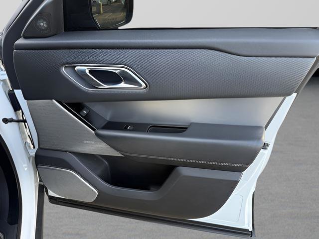 Used 2019 Land Rover Range Rover Velar R-Dynamic SE image 28