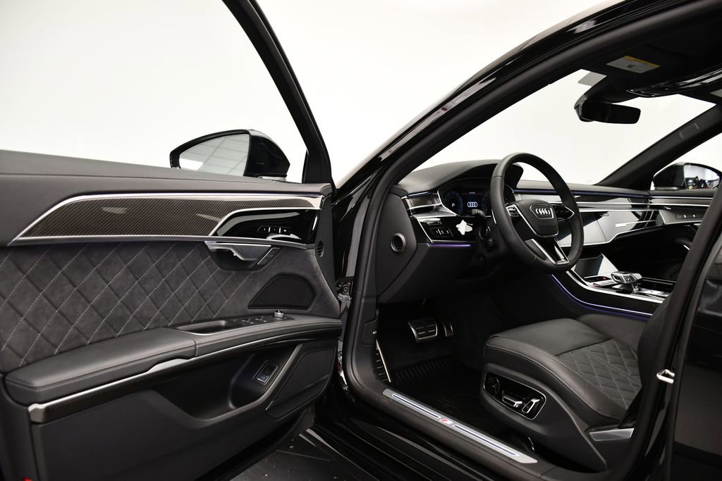 Used 2025 Audi S8 image 34