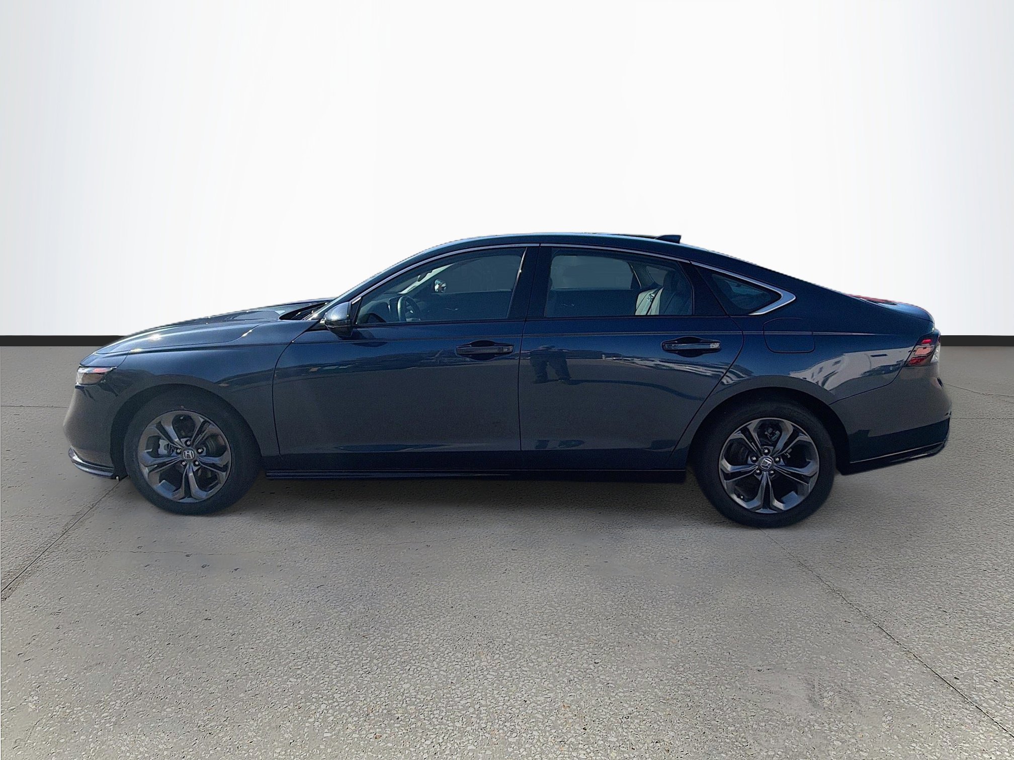 Used 2023 Honda Accord EX-L image 7
