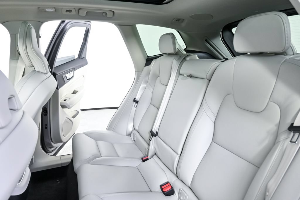 New 2026 Volvo XC60 B5 Ultra w/ Climate Package AWD/4WD image 21