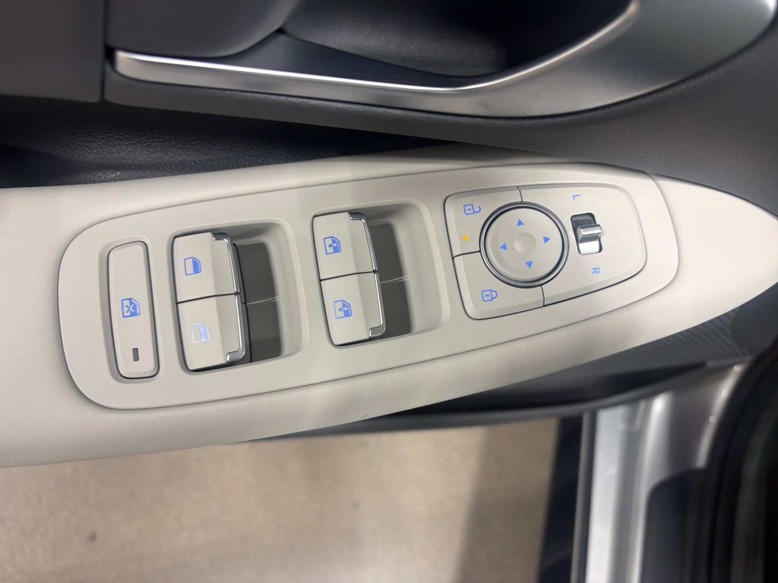 Used 2026 Hyundai Sonata SEL FWD image 13