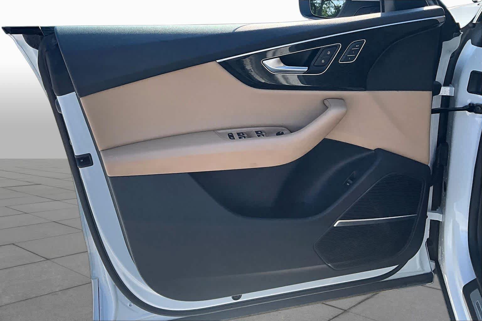 Used 2019 Audi Q8 Prestige w/ Towing Package AWD/4WD image 22