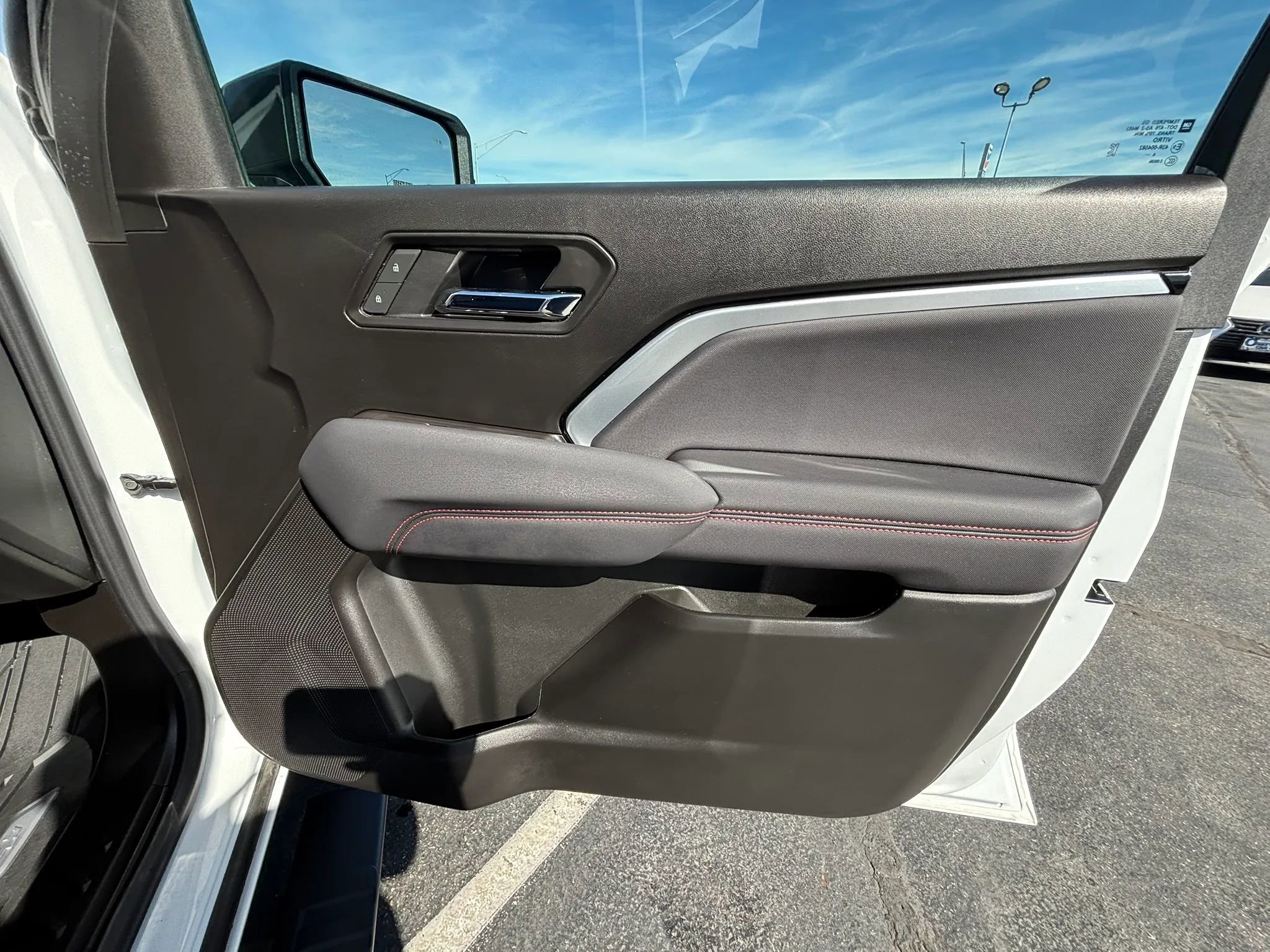 Used 2025 Chevrolet Colorado Z71 image 13