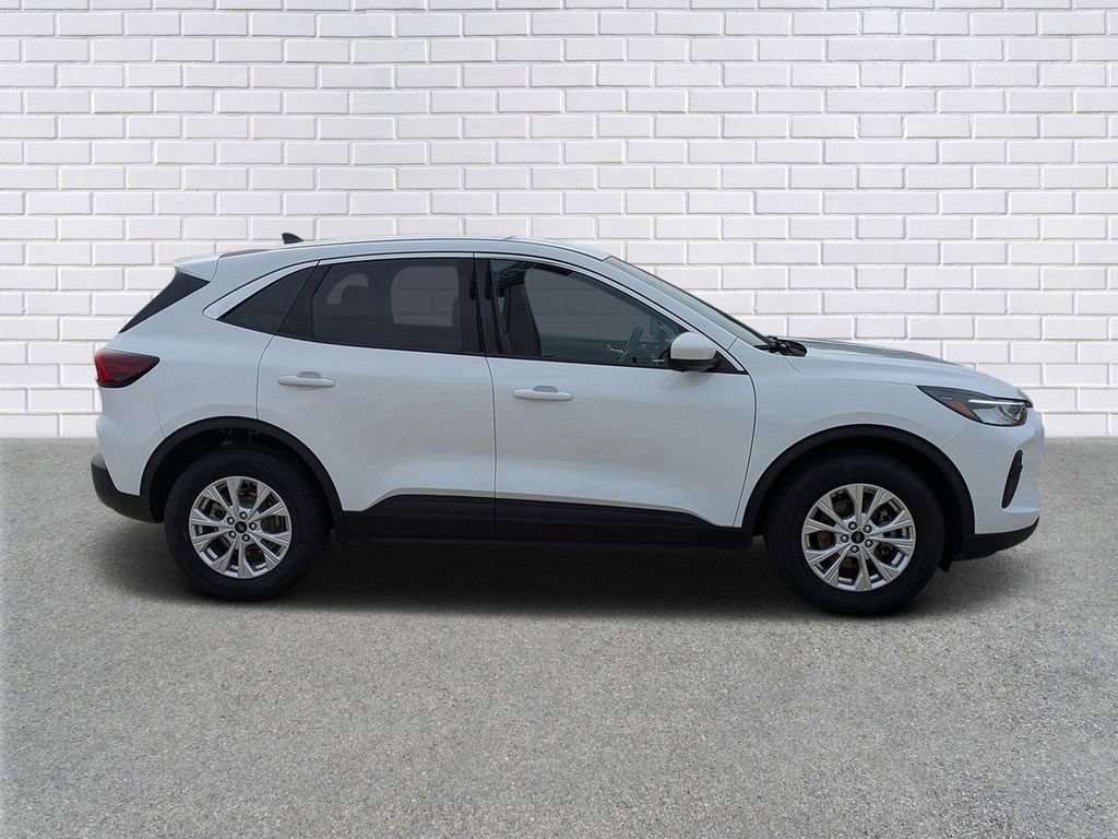 Used 2023 Ford Escape Active w/ Tech Pack #2 image 2