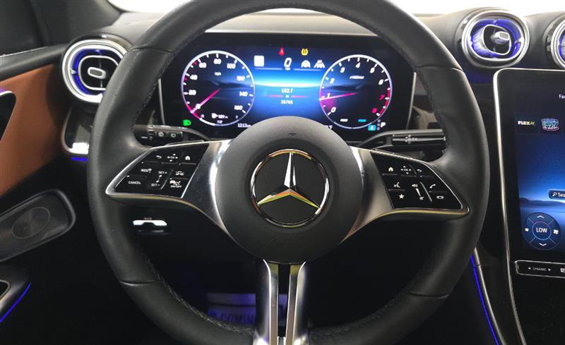 Used 2025 Mercedes-Benz GLC 300 4MATIC image 5