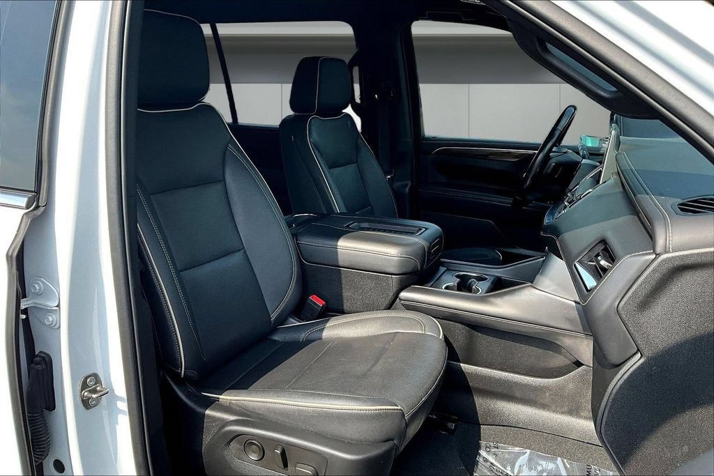 Used 2023 Chevrolet Suburban Premier AWD/4WD image 28