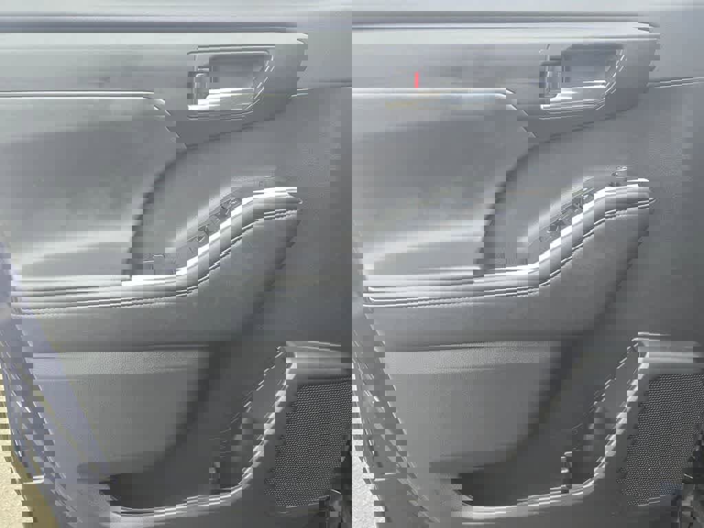 Used 2023 Toyota Highlander XLE image 16