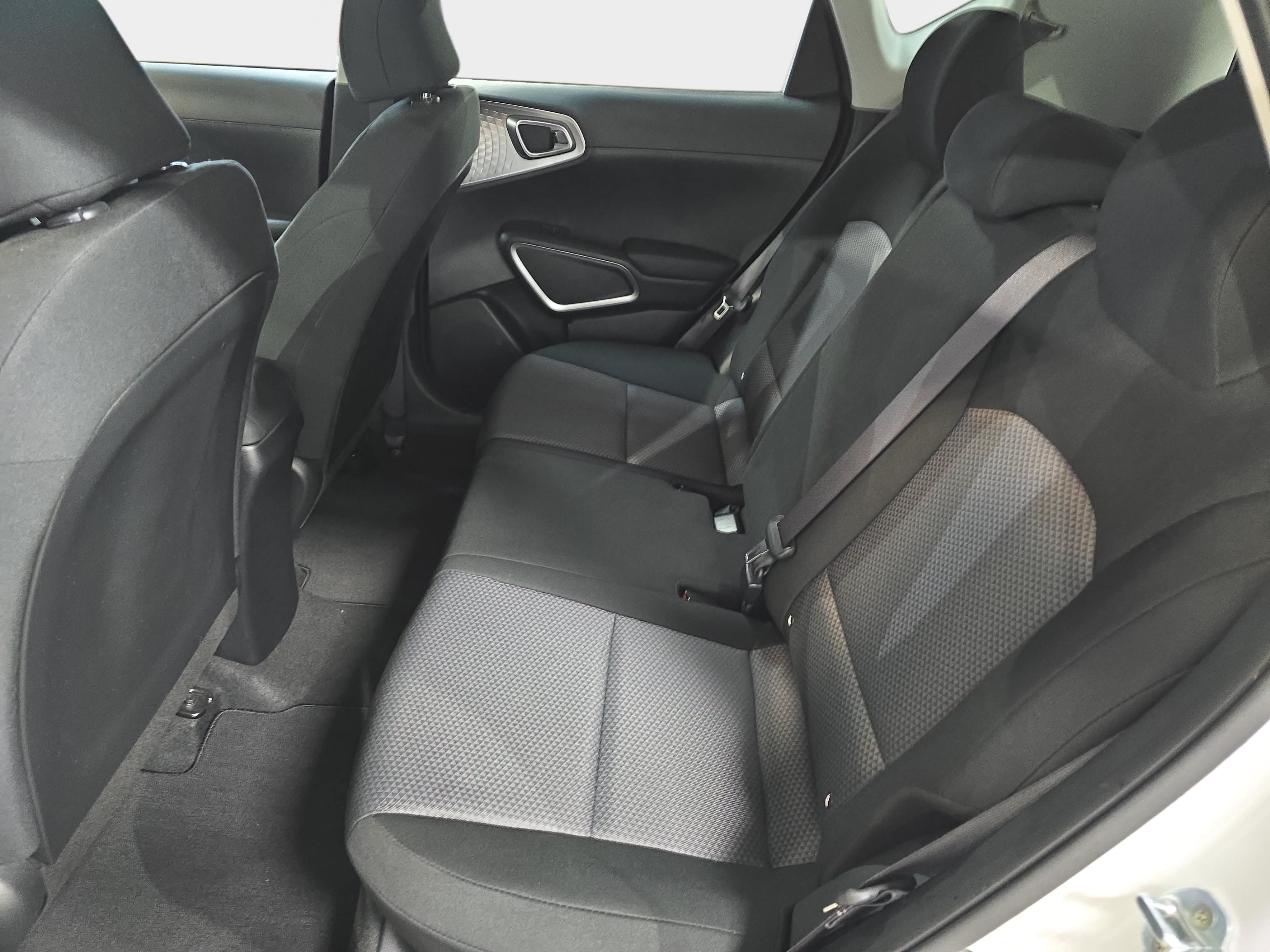 Used 2023 Kia Soul LX w/ LX Technology Package FWD image 11