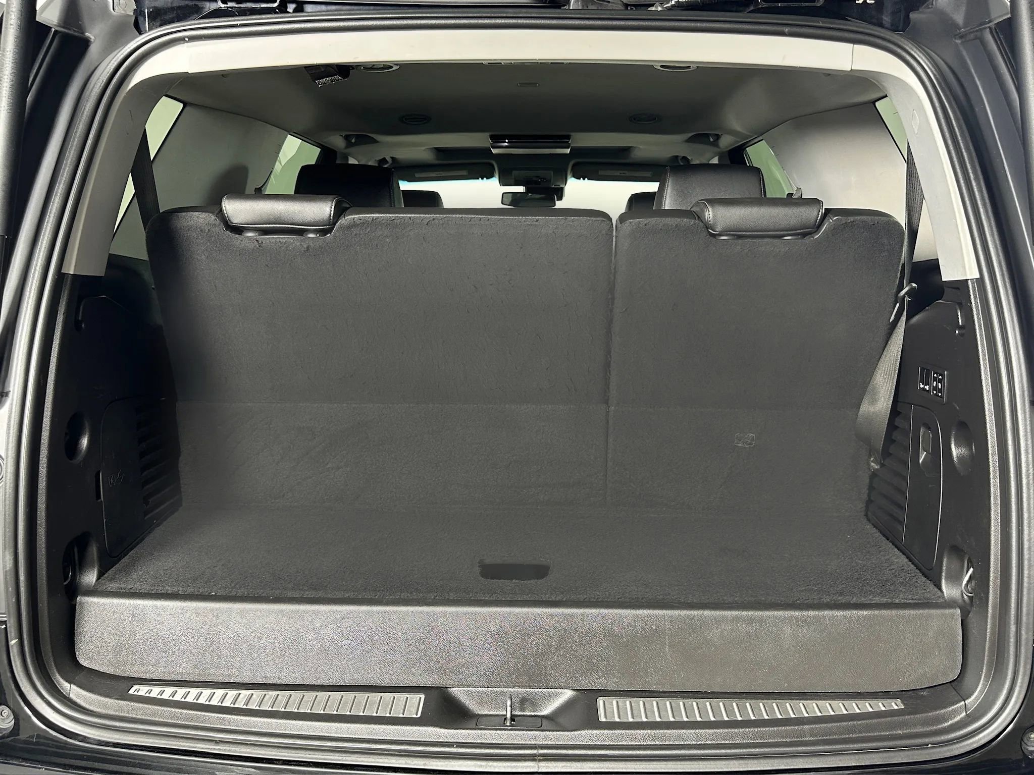 Used 2019 Chevrolet Tahoe Premier AWD/4WD image 18