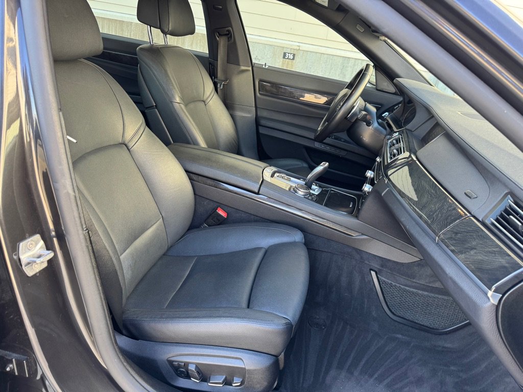 Used 2015 BMW 740Li image 26