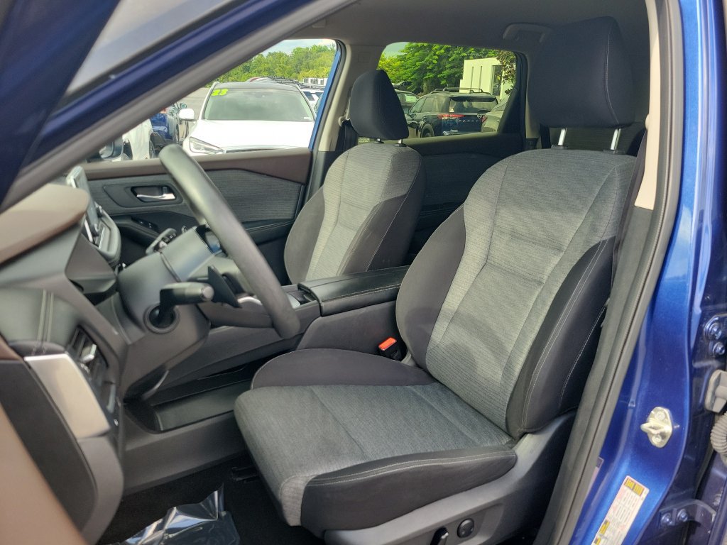 Certified 2023 Nissan Rogue SV FWD image 15