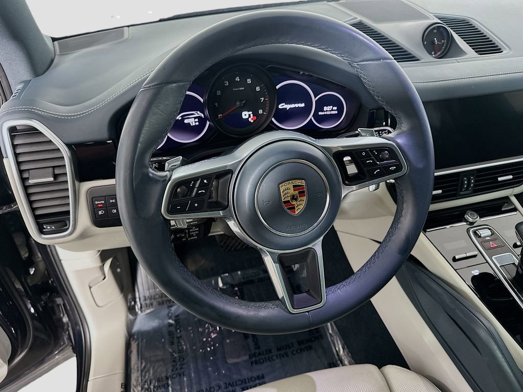 Certified 2023 Porsche Cayenne Platinum Edition image 12