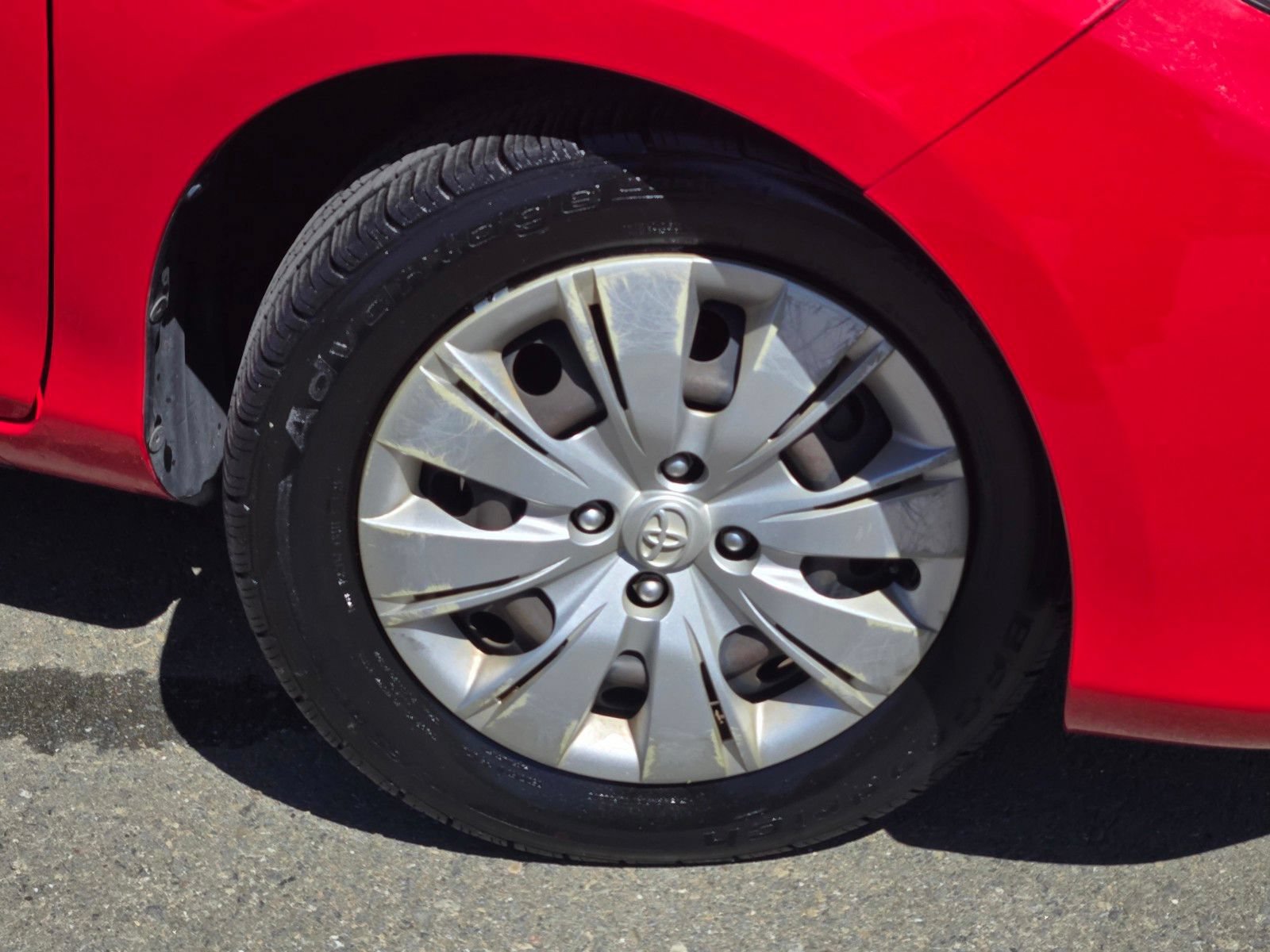 Used 2014 Toyota Yaris LE FWD image 9