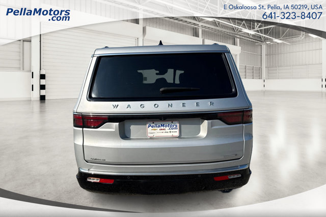 Used 2024 Jeep Wagoneer L Series III w/ Flexible Seating Group AWD/4WD image 4