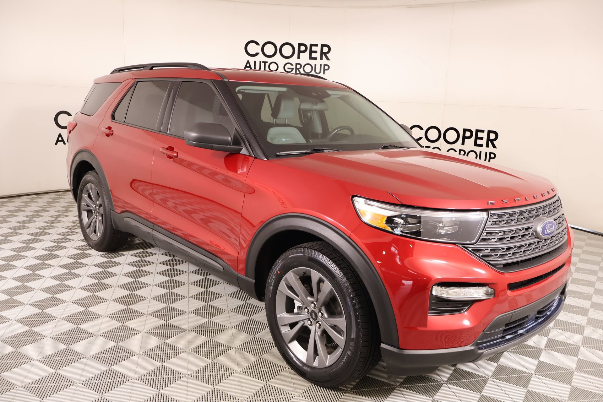 Used 2021 Ford Explorer XLT w/ Equipment Group 202A AWD/4WD image 1