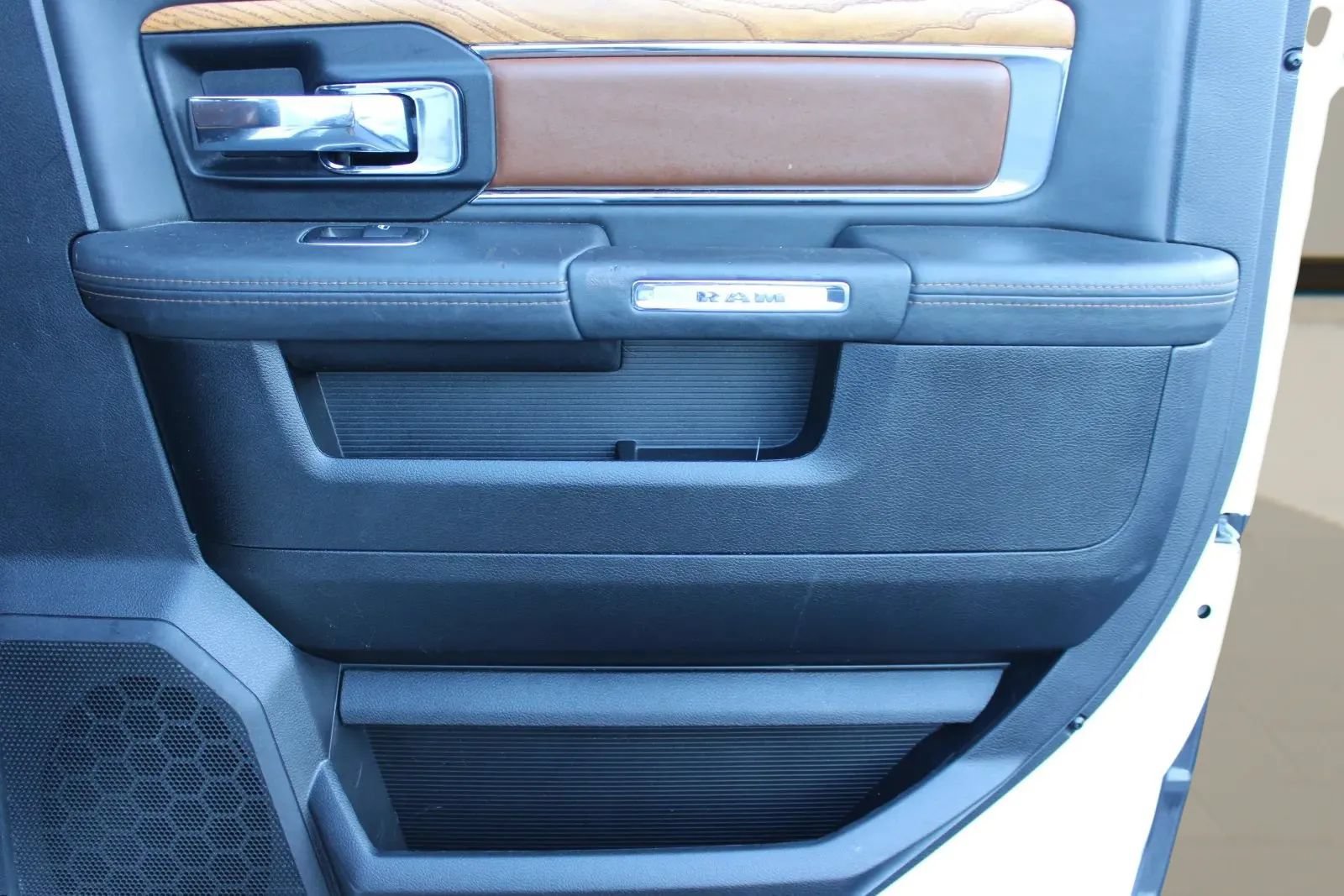 Used 2014 RAM 2500 Longhorn w/ Convenience Group AWD/4WD image 25