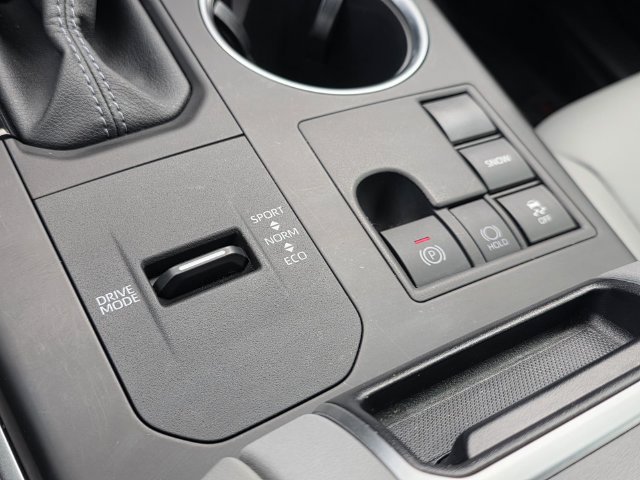 Used 2025 Toyota Highlander XLE FWD image 26