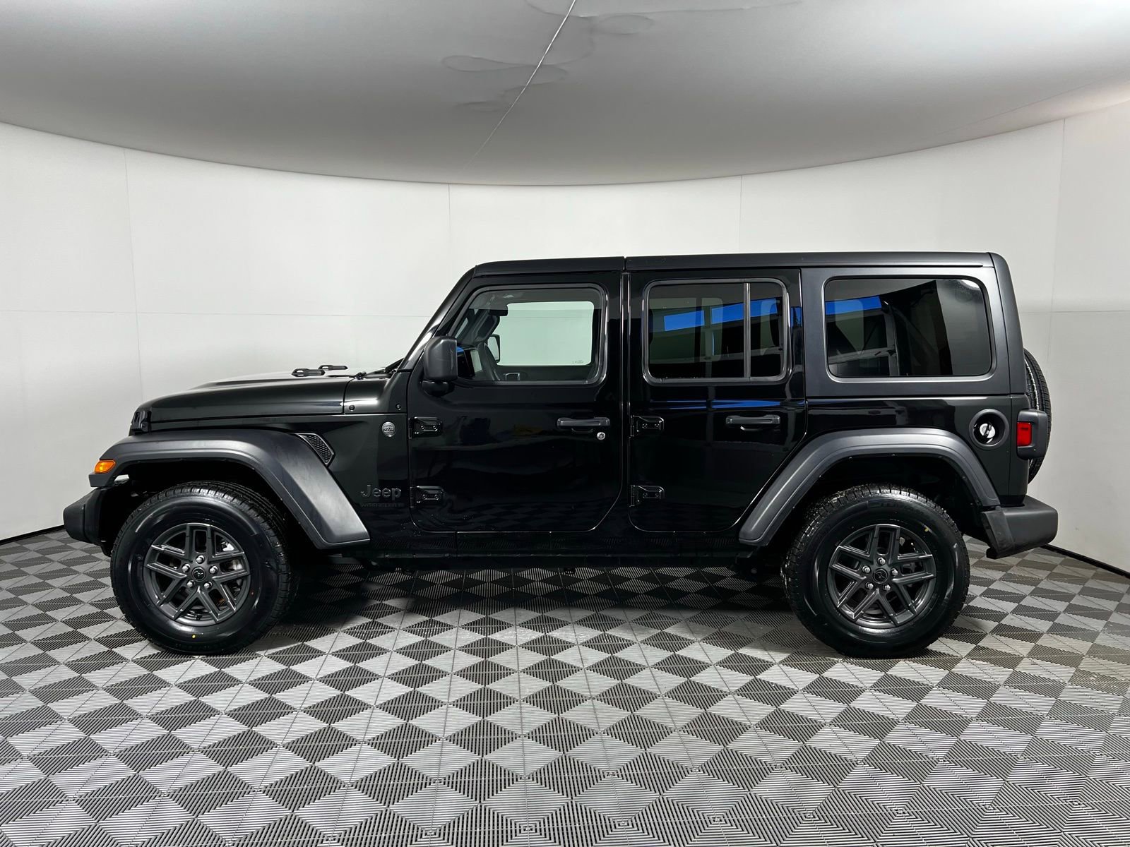 Used 2024 Jeep Wrangler Sport S image 8