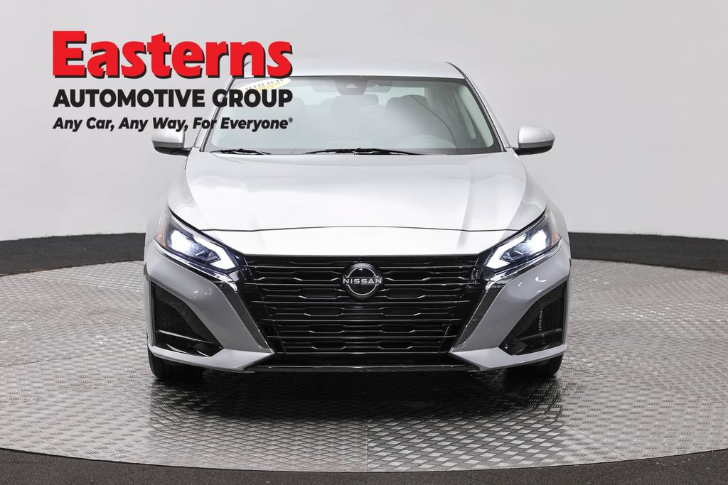 Used 2023 Nissan Altima 2.5 SV AWD/4WD image 2
